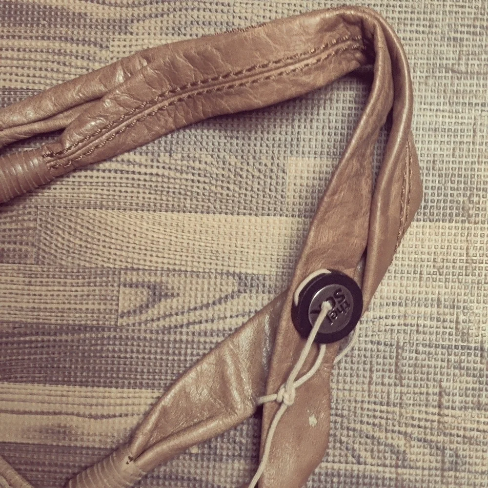 THE Sak 'Fernwood' Hobo Shoulder Bag in Tan & Red Leather Double Leather Strap